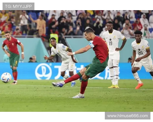 足球巨星C罗幽默恶搞路人瞬间引发欢笑场面精彩纷呈