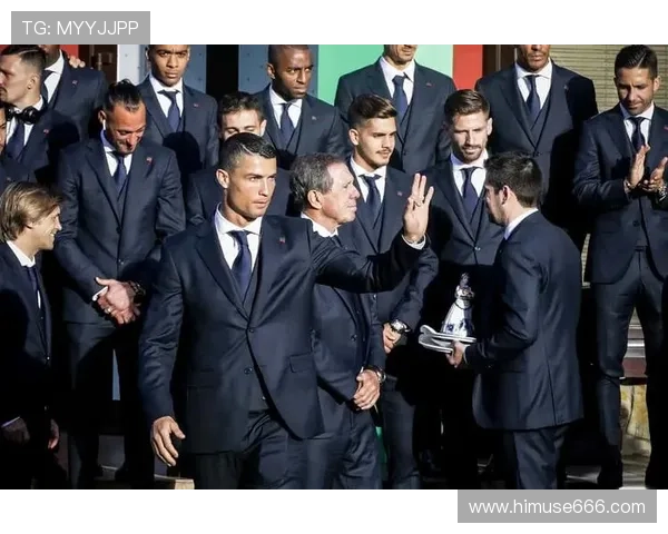 足球明星帅哥西服搭配解析时尚魅力展现与个性风格融合